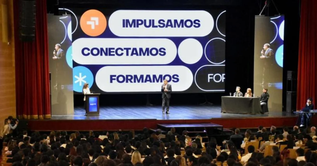 Foto oficial: Más de 1500 estudiantes participaron de una jornada sobre emprendedurismo