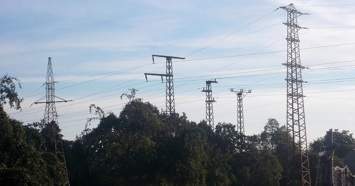 Foto: Powerlines field2