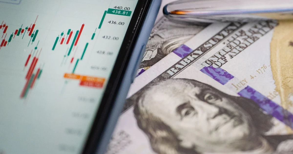 Argentine banks trade below book value: Opportunity or is it time to "wait and see"?