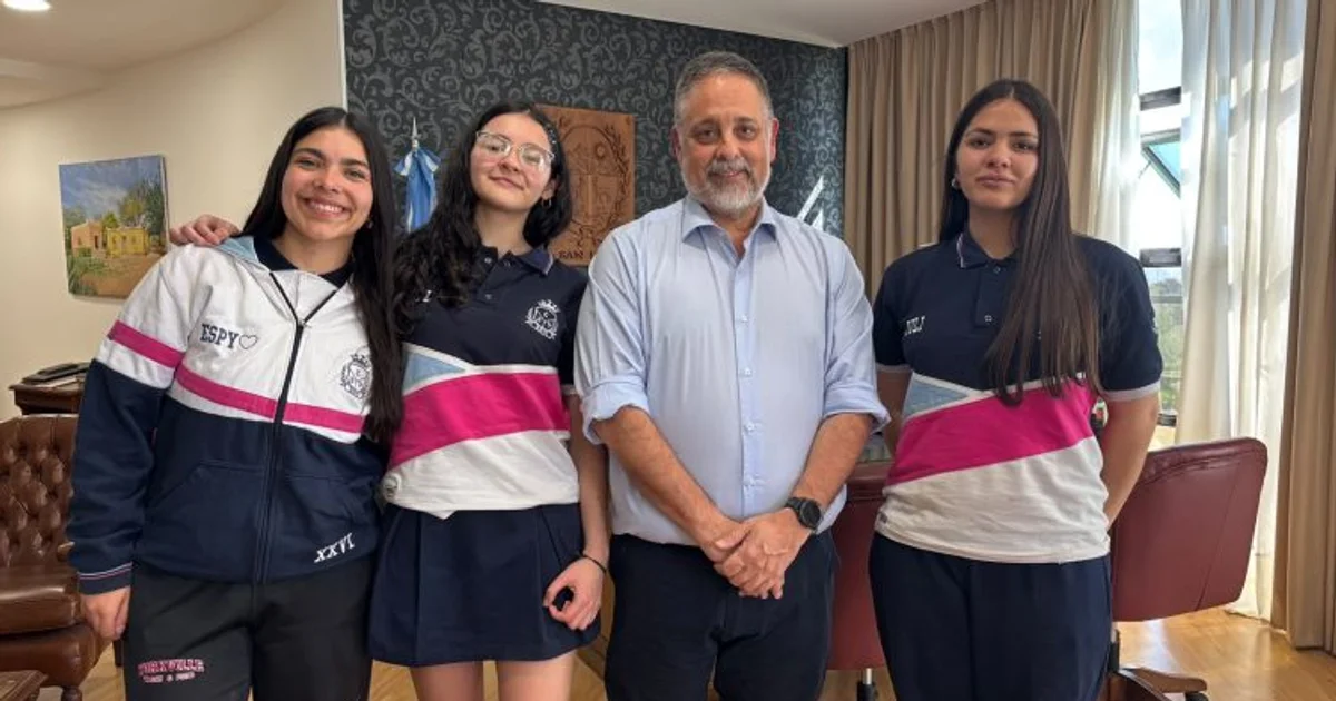 Official photo: Estudiantes de la ‘Paula Domínguez de Bazán’ entrevistaron al Vicegobernador
