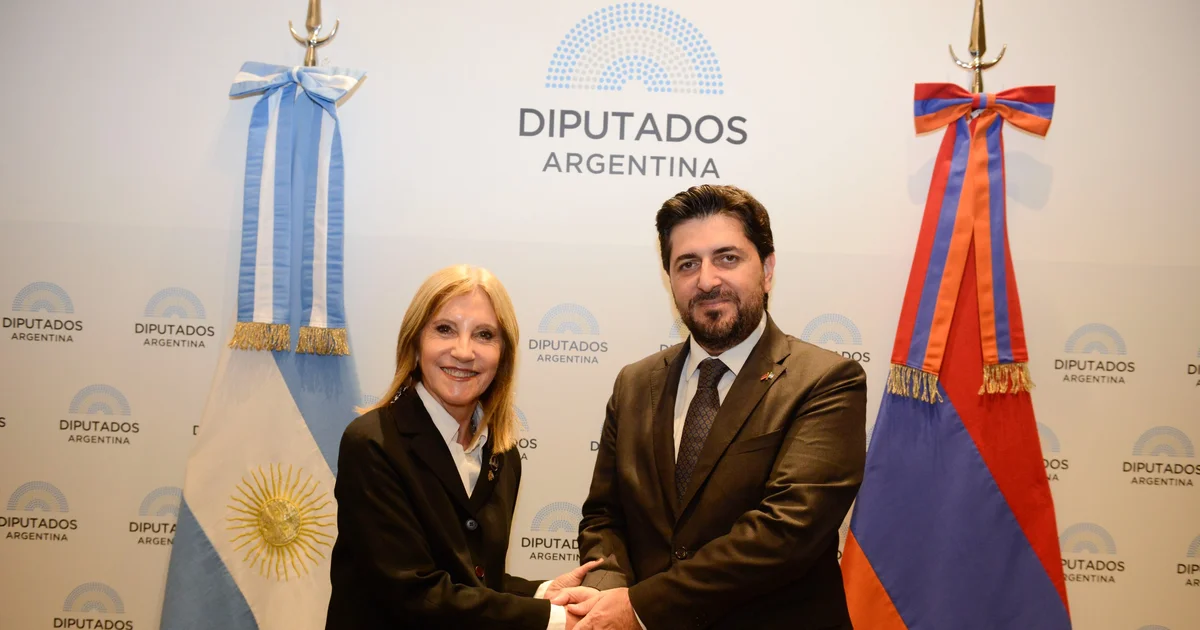 Lawmakers commemorate the 35th anniversary of Armenia's independence with its ambassador