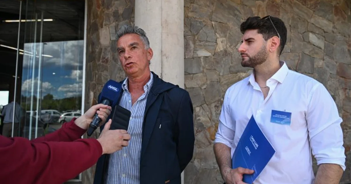 Official photo: “Son herramientas que nos brindan al sector privado para capacitarnos mucho más”