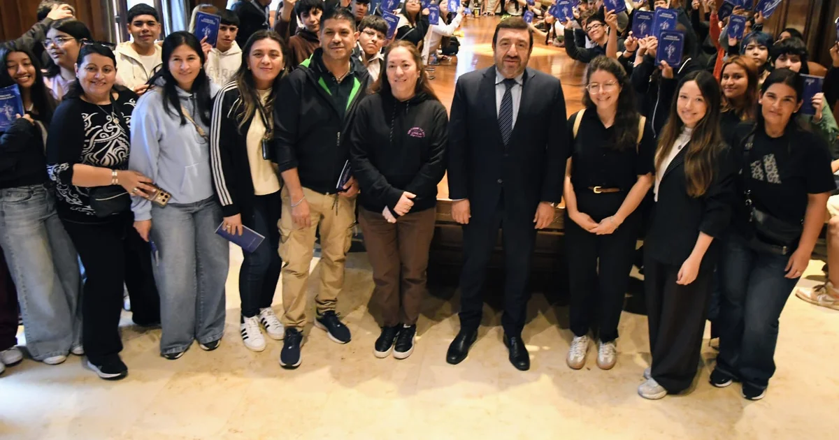 Alumnos de Tucumán y de distintos puntos de Santiago del Estero visitaron Casa de Gobierno